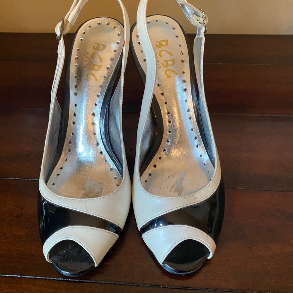 BCBG Paris Open Toe Pump in Black/Cream
